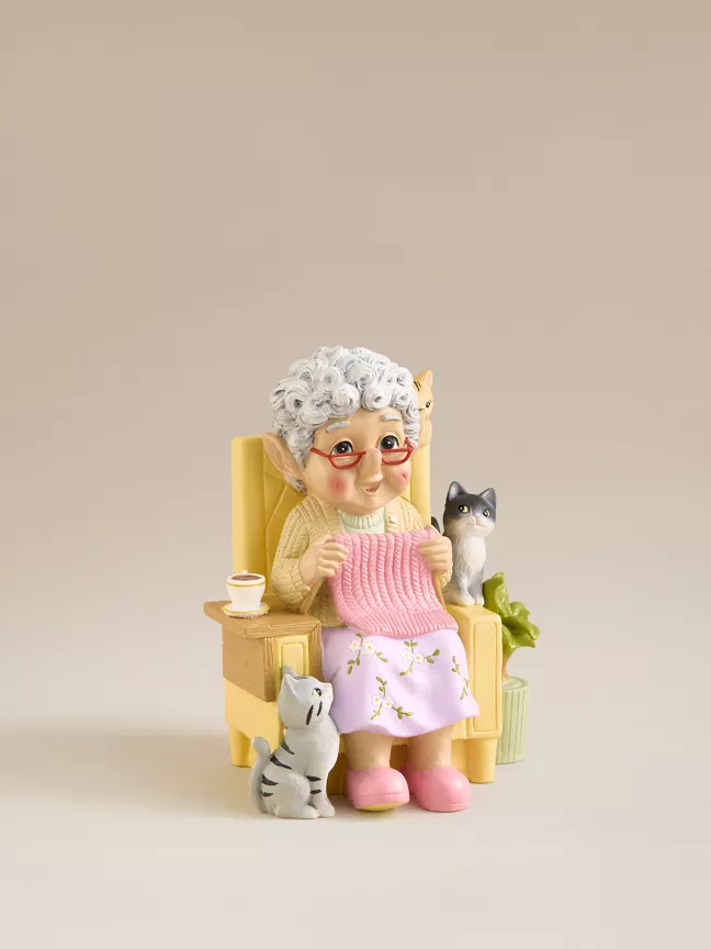 George Home Grandma with Cats Gnome 15x13.5x18.5cm