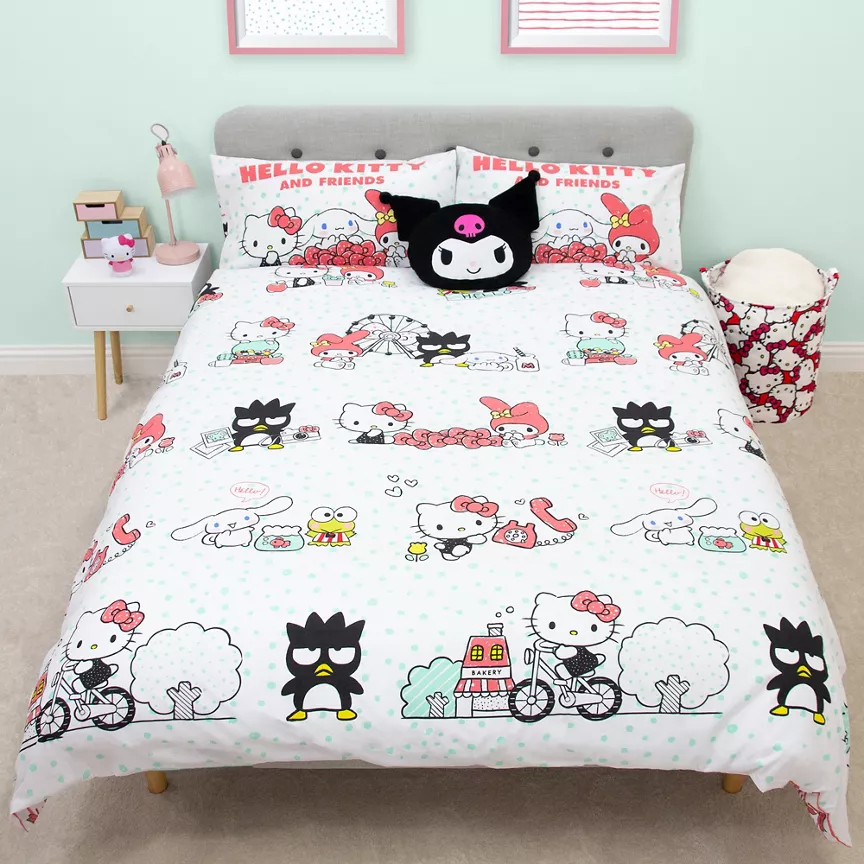 Hello Kitty Hello Kitty & Friends Reversible Duvet Set Double