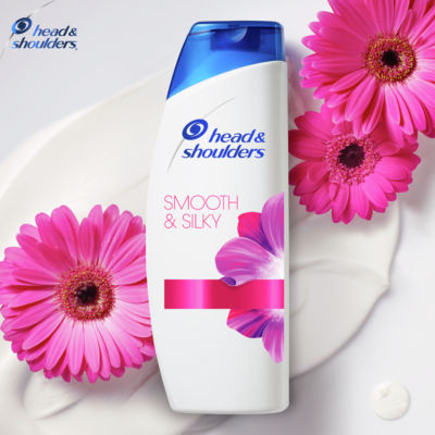 Head and Shoulders Smooth & Silky Anti Dandruff Shampoo thumbnail 3