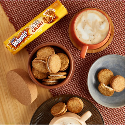 Hobnobs Vanilla Creams Biscuits 160g thumbnail 3