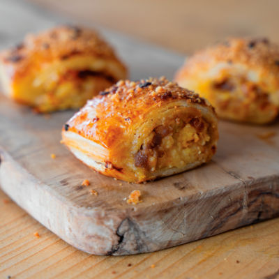 Extra Mature Cheddar & Caramelised Onion Chutney Rolls 160g thumbnail 3