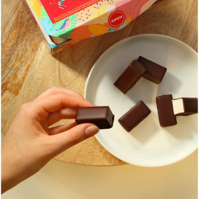 Vanilla Flavour Marshmallow in Dark Chocolate 340g thumbnail 4