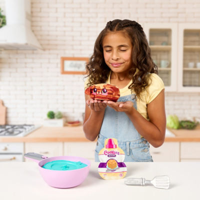 Cookeez Makery Pancake Treatz Playset thumbnail 7