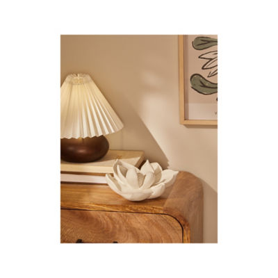 White Flower thumbnail 2