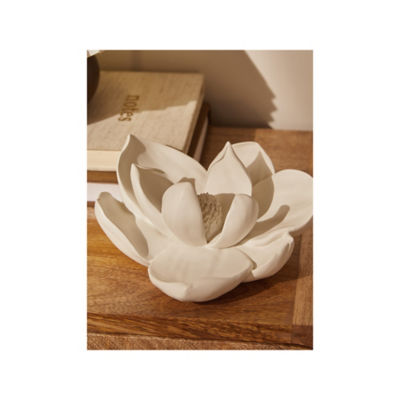 White Flower thumbnail 3