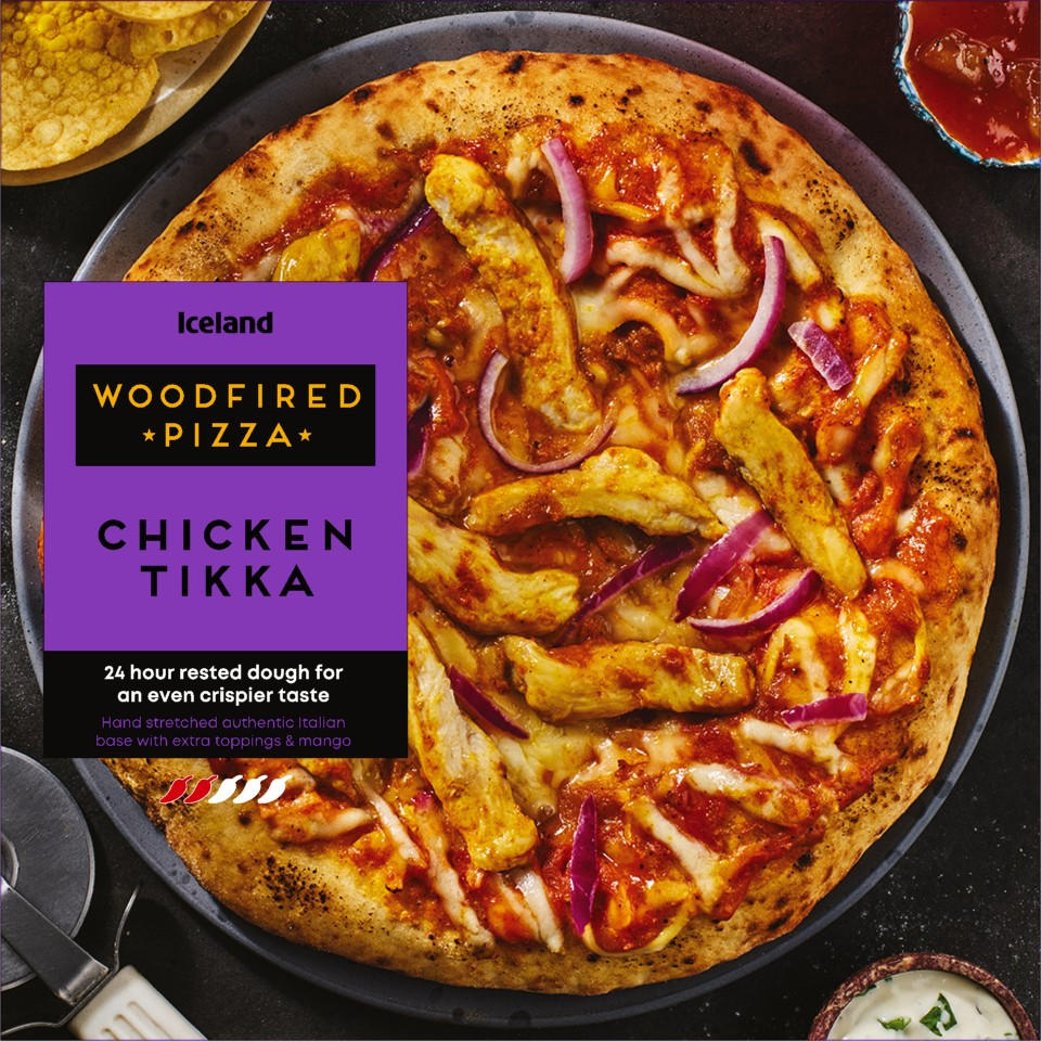 Iceland Woodfired Pizza Chicken Tikka 380g
