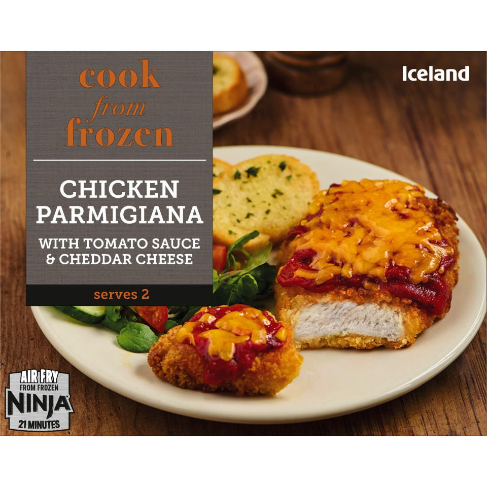 Iceland Chicken Parmigiana with Tomato Sauce & Cheddar Cheese 370g