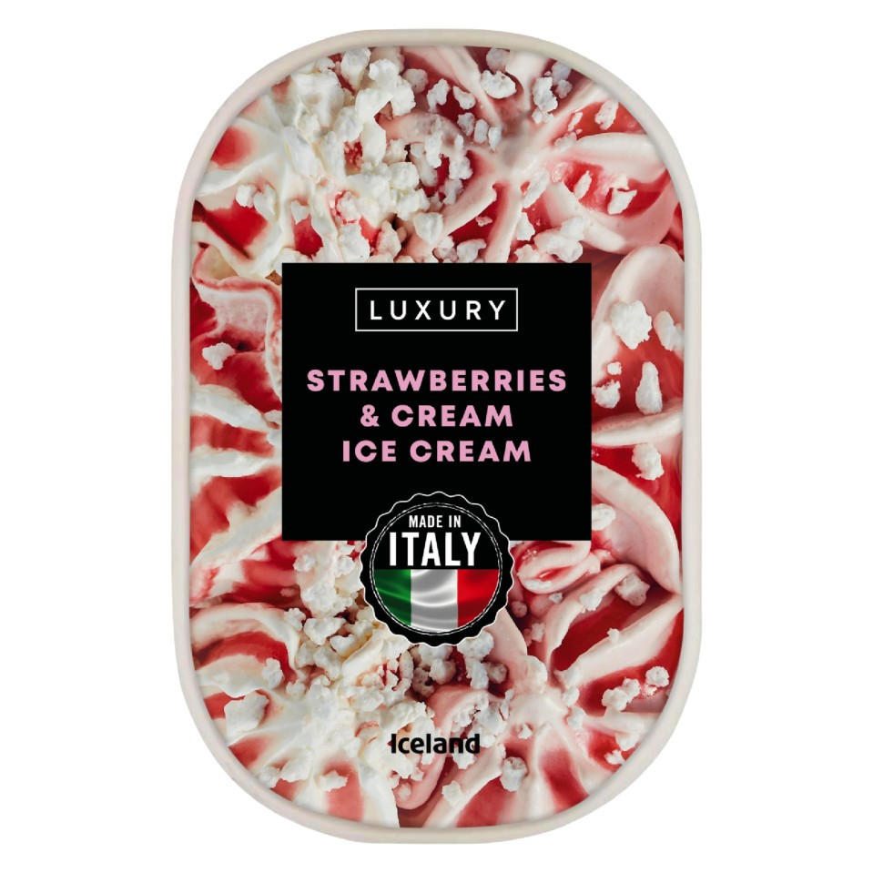 Iceland Strawberries & Cream Ice Cream 900ml