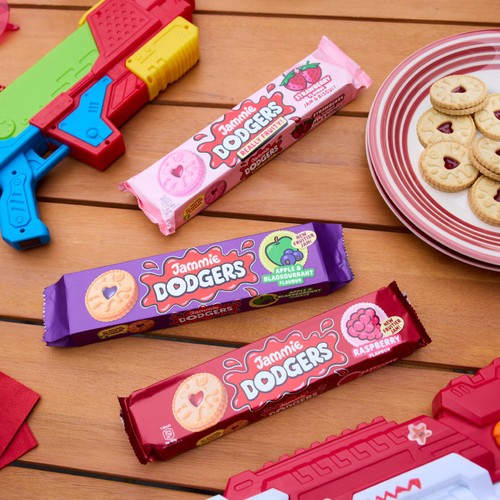 Jammie Dodgers Raspberry Flavoured Biscuits thumbnail 3