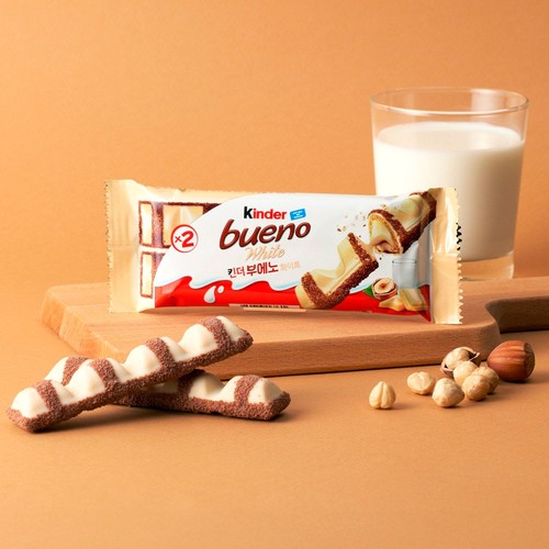 Kinder Bueno White Chocolate & Hazelnut Twin Finger Bar thumbnail 5
