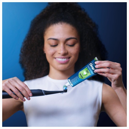 Oral-B Pro-Expert Fresh Breath Whitening Toothpaste thumbnail 3