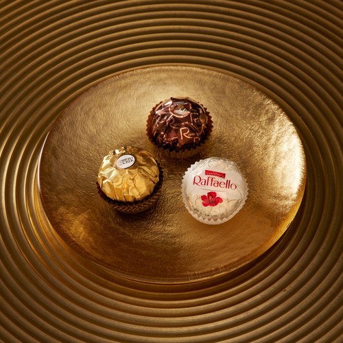 Ferrero Collection Milk Chocolate Easter Egg with Pralines 240g thumbnail 6