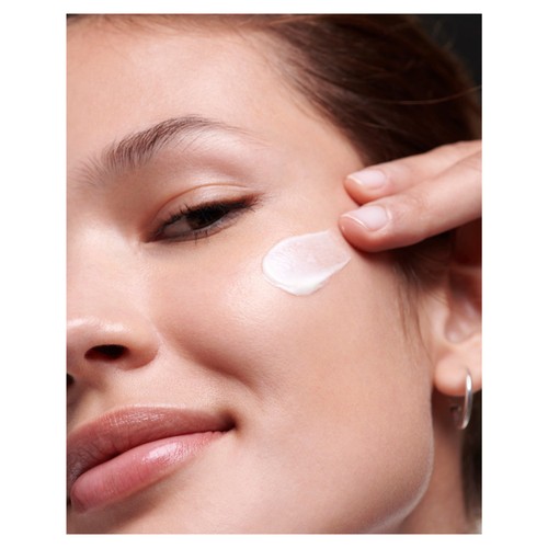 Garnier Skin Active Vitamin C Day Cream thumbnail 3