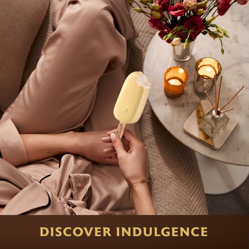 Magnum White Chocolate Ice Cream Sticks 3 x 100ml thumbnail 3
