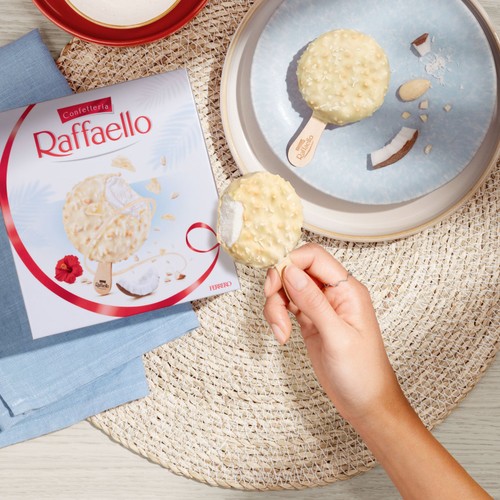 Ferrero Raffaello Coconut Ice Cream Sticks Multipack thumbnail 2