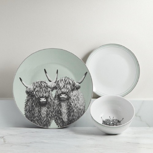 Nutmeg Home Highland Cow 12pc Porcelain Dinner Set