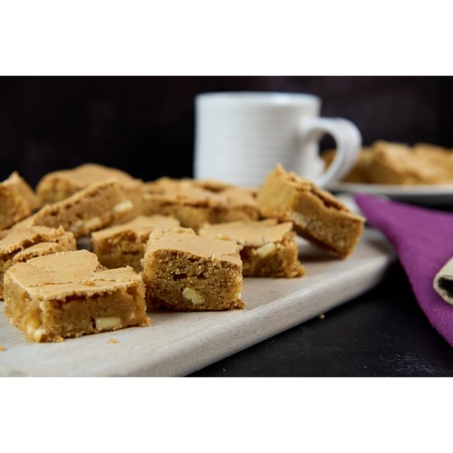 Mr Kipling Signature Baking Vanilla & White Chocolate Blondie Cake Mix 368g thumbnail 3