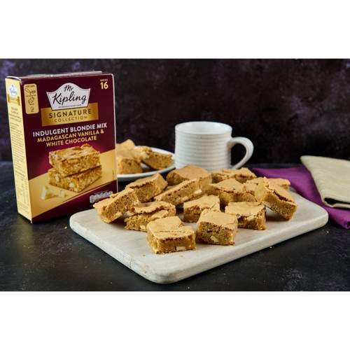 Mr Kipling Signature Baking Vanilla & White Chocolate Blondie Cake Mix 368g thumbnail 4