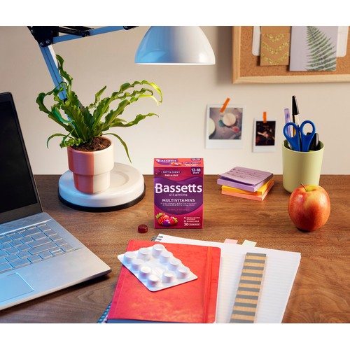 Bassetts 12-18 Multivitamins Summer Berries 30 Gummies thumbnail 4