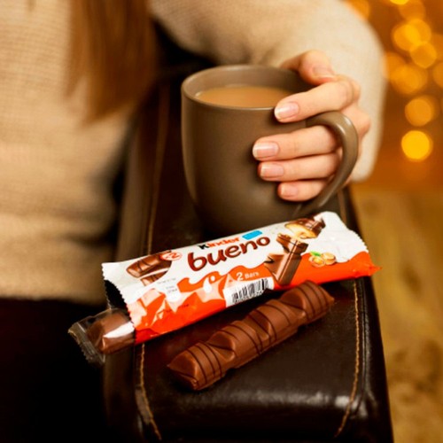 Kinder Bueno Milk Chocolate & Hazelnut Multipack 3 x 43g thumbnail 4