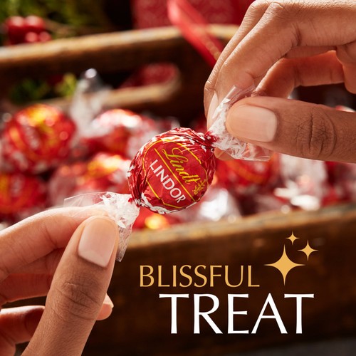 Lindt Lindor Milk Chocolate Truffles Box 137g thumbnail 4