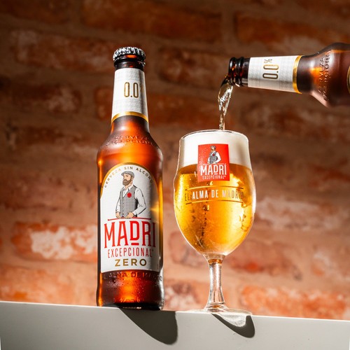 Madri Excepcional Zero Premium Alcohol Free Lager Beer Bottles 4x330ml thumbnail 4