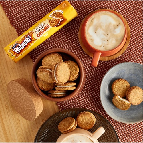 McVitie's Hobnobs Vanilla Creams Biscuits 160g thumbnail 4