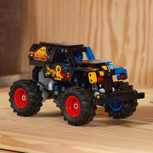 Lego Technic Monster Jam Grave Digger Fire And Ice 42219 thumbnail 5