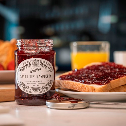 Tiptree Sweet-Tip Raspberry Conserve thumbnail 2