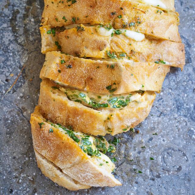 Sacla' Classic Basil Pesto thumbnail 5