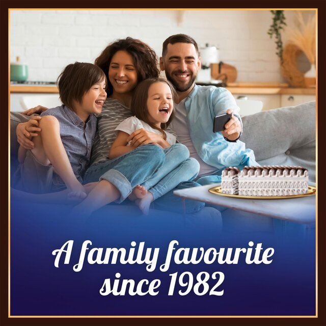 Viennetta Vanilla Ice Cream Dessert thumbnail 6