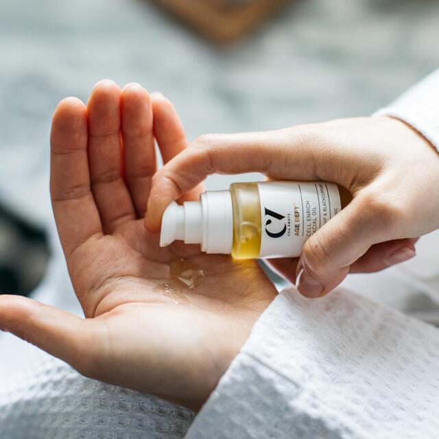 Green People Organic Facial Oil, Cell Enrich Age Defy+ by Cha Vohtz, Vegan thumbnail 5