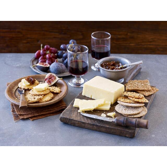 Davidstow 12 Month Classic Mature Cornish Cheddar Cheese thumbnail 2