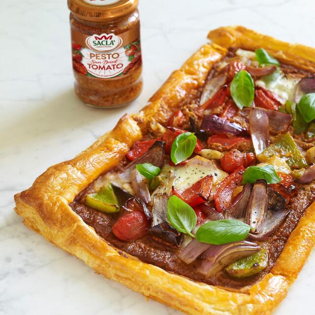 Sacla Sun-Dried Tomato Pesto thumbnail 3