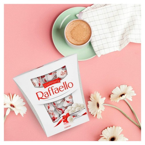 Ferrero Raffaello Almond and Coconut chocolate pieces thumbnail 4