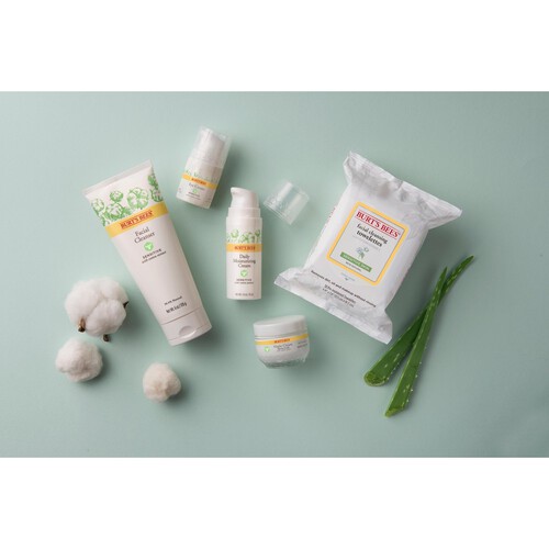 Burt's Bees Sensitive Facial Cleansing Wipes with Aloe Extract thumbnail 4