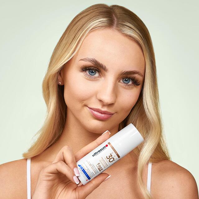 Ultrasun SPF 30 Face Tinted Sunscreen thumbnail 4