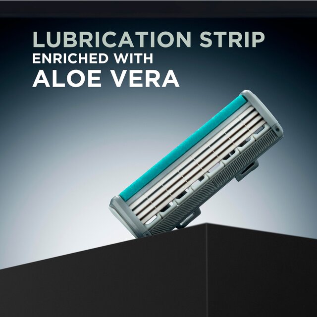 Wilkinson Sword Quattro Titanium Men's Razor Pack with 9 Blades thumbnail 3