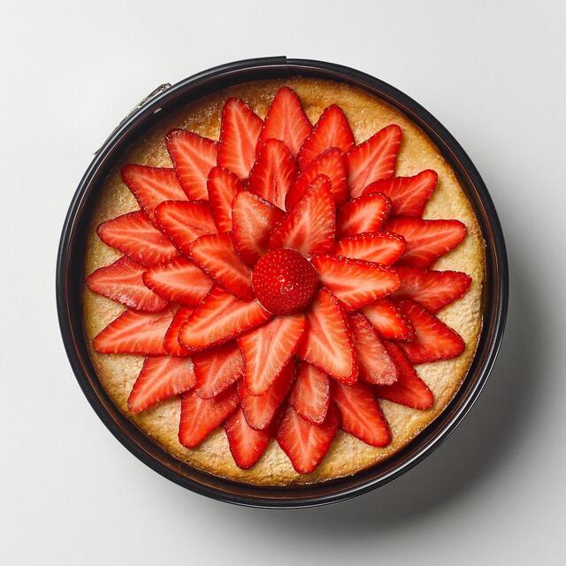 Tala Non-stick Springform Cake Tin 20cm thumbnail 4