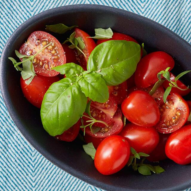 Ocado Baby Plum Tomatoes On The Vine thumbnail 3