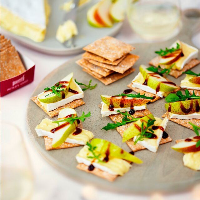 Peter's Yard Pink Peppercorn Sourdough Crackers thumbnail 2