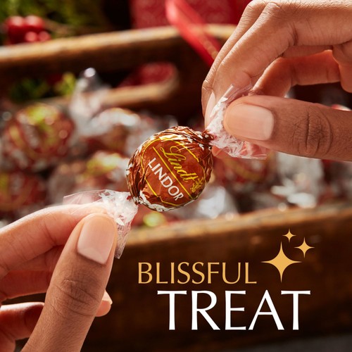 Lindt Lindor Hazelnut Chocolate Truffles thumbnail 8