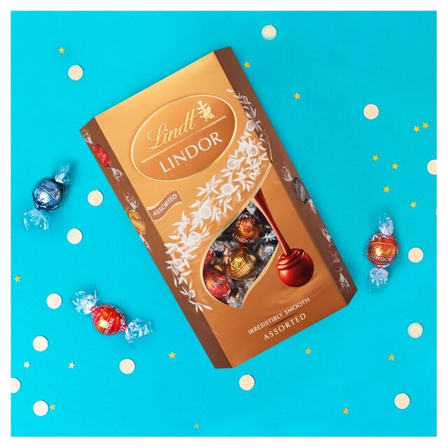 Lindt Lindor Assorted Chocolate Truffles thumbnail 5