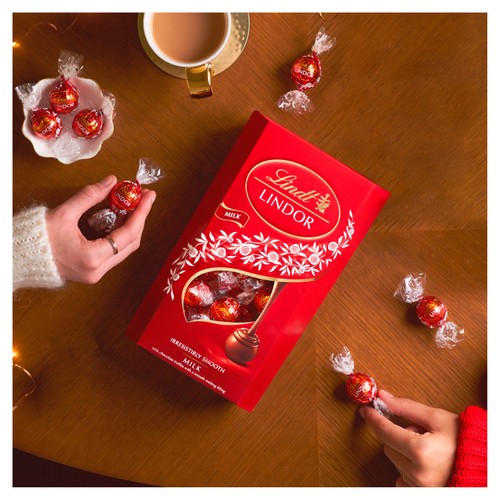 Lindt Lindor Milk Chocolate Truffles Extra Large Box thumbnail 7