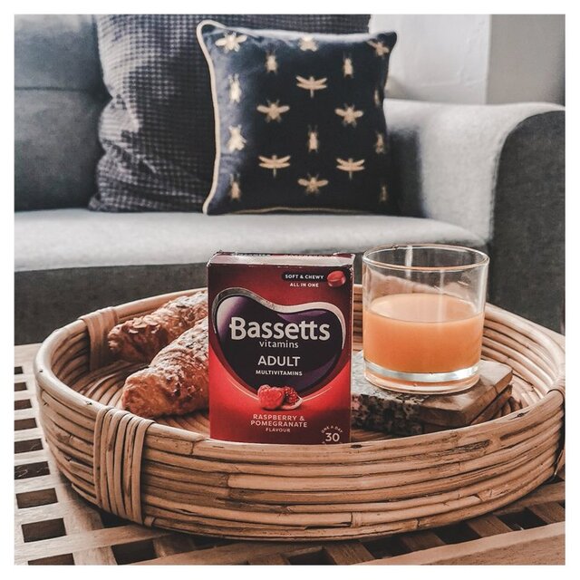 Bassetts Raspberry & Pomegranate Adult Multivitamins thumbnail 2