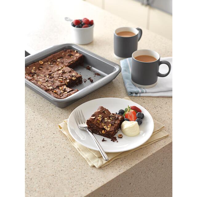 Circulon Momentum Square Cake Tin 23cm thumbnail 3