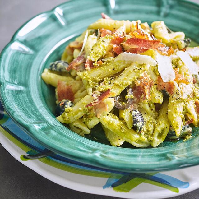 Sacla' Classic Basil Pesto thumbnail 4