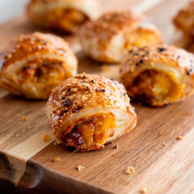 Higgidy Cheddar & Caramelised Onion Chutney Rolls thumbnail 2