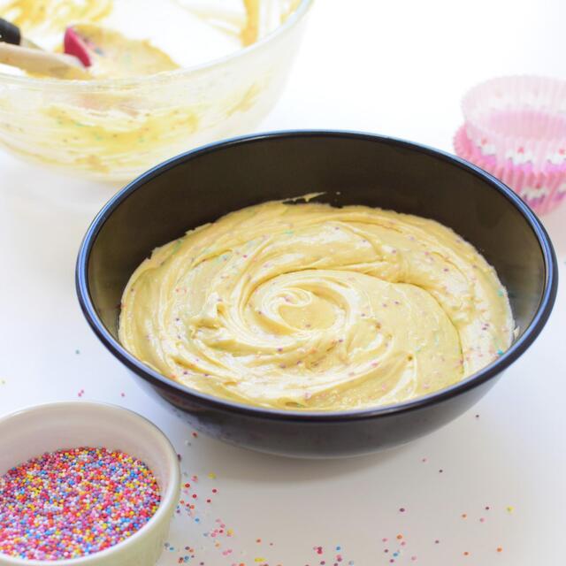 Tala Non-stick Sphere Cake Tin, for football cakes thumbnail 4