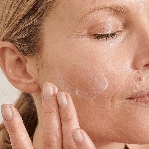 Balance Me Pure Skin Face Wash thumbnail 4